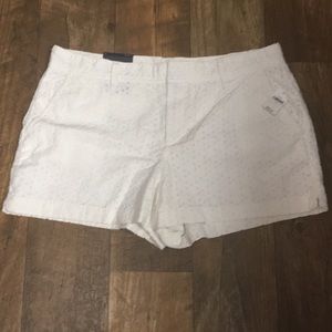 NWT Precious GAP eyelet 3” short